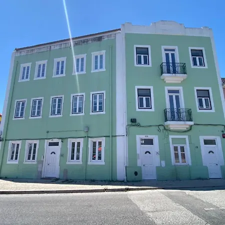 Serafina 2nd Floor 2br With Swimingpool * Lissabon